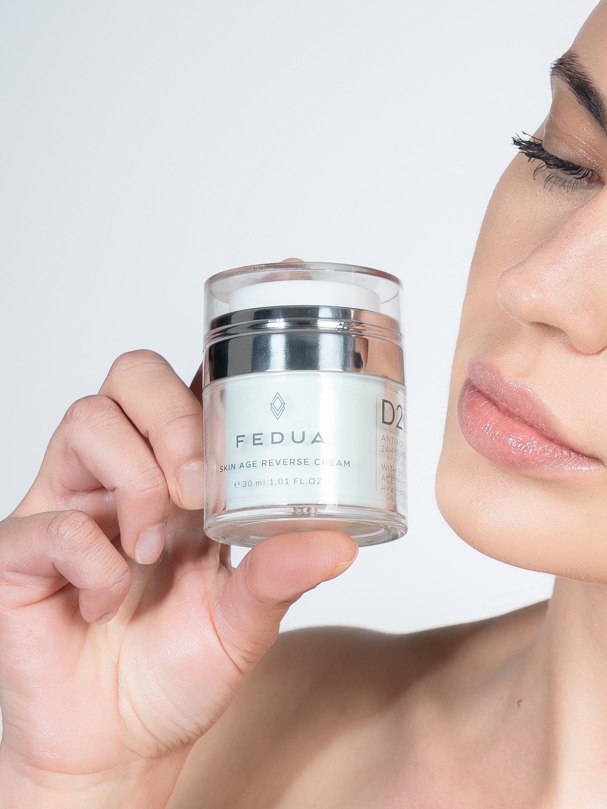 SKIN AGE REVERSE FACE CREAM - crema idratante a base di peptidi e acido jaluronico